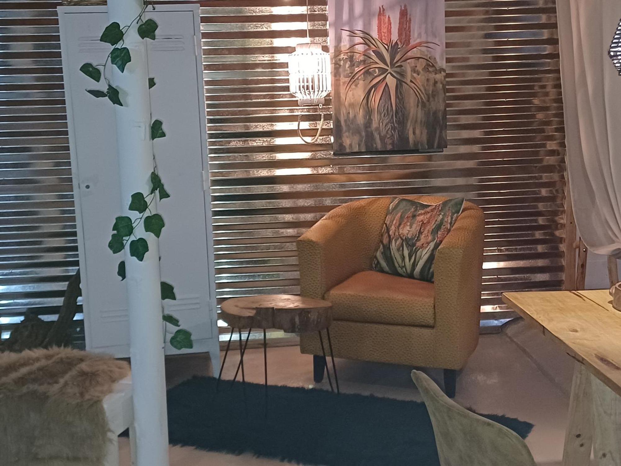Owl'S Den 2 Apartment Oudtshoorn Exterior photo