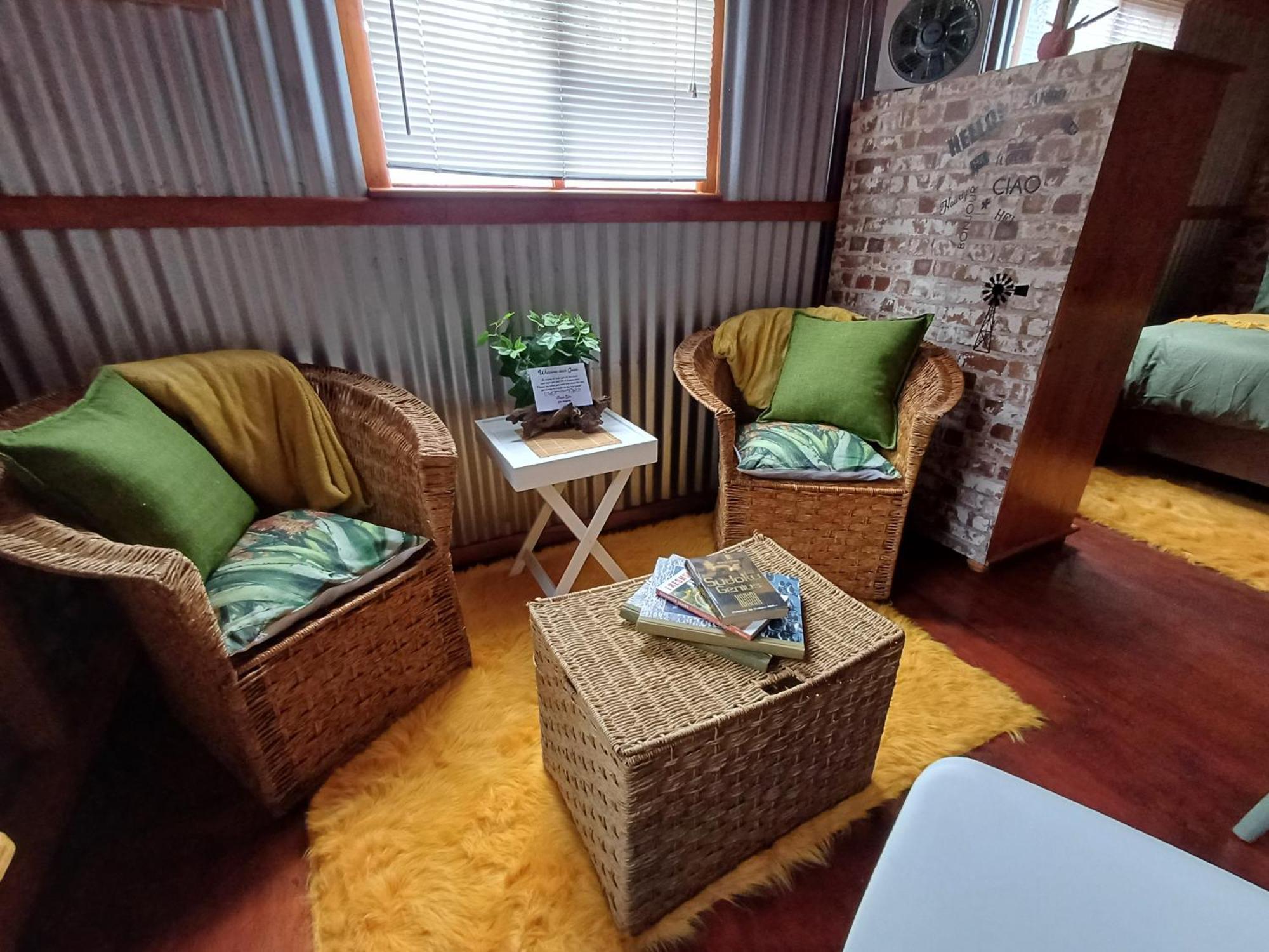 Owl'S Den 2 Apartment Oudtshoorn Exterior photo