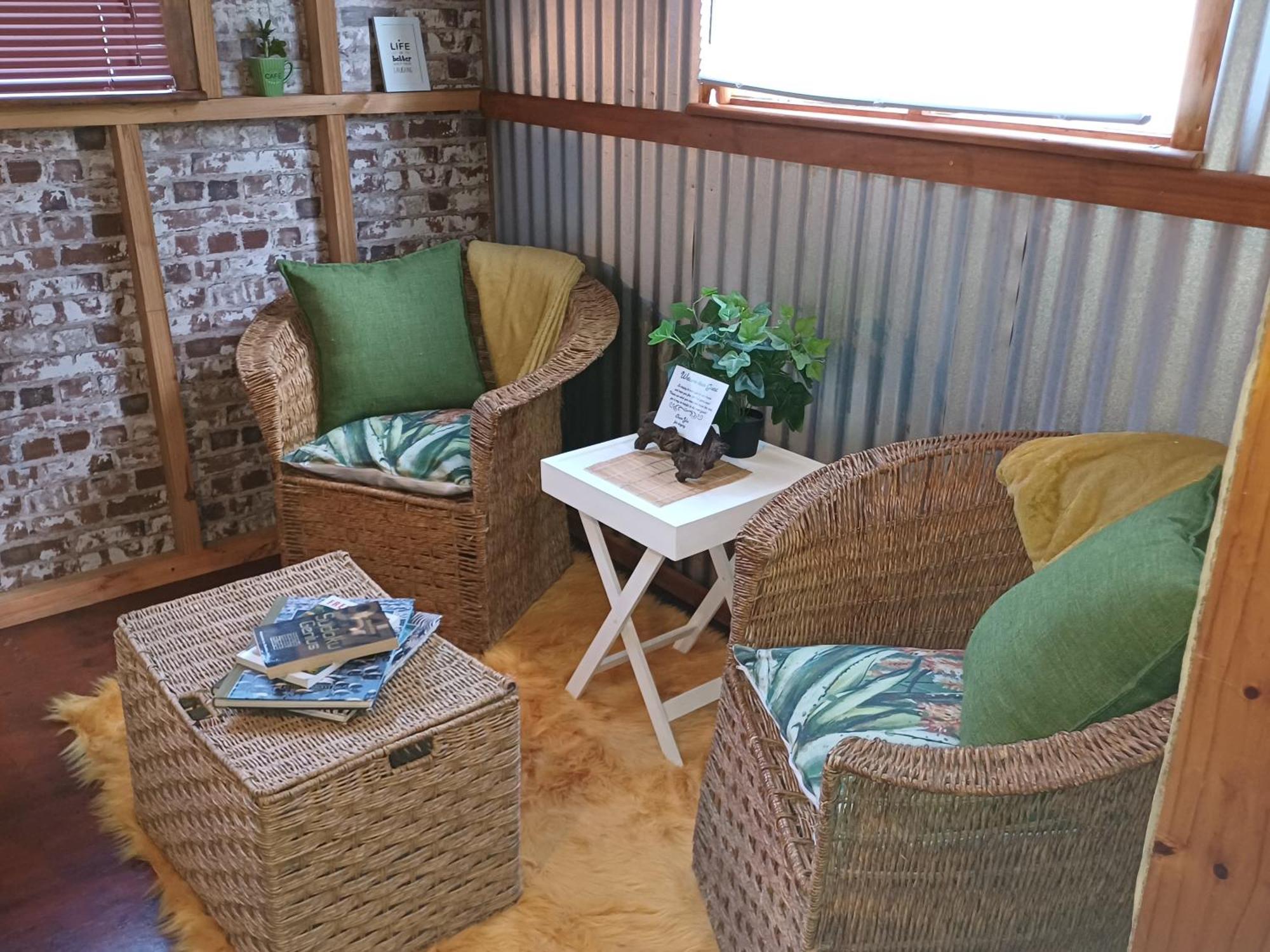 Owl'S Den 2 Apartment Oudtshoorn Exterior photo