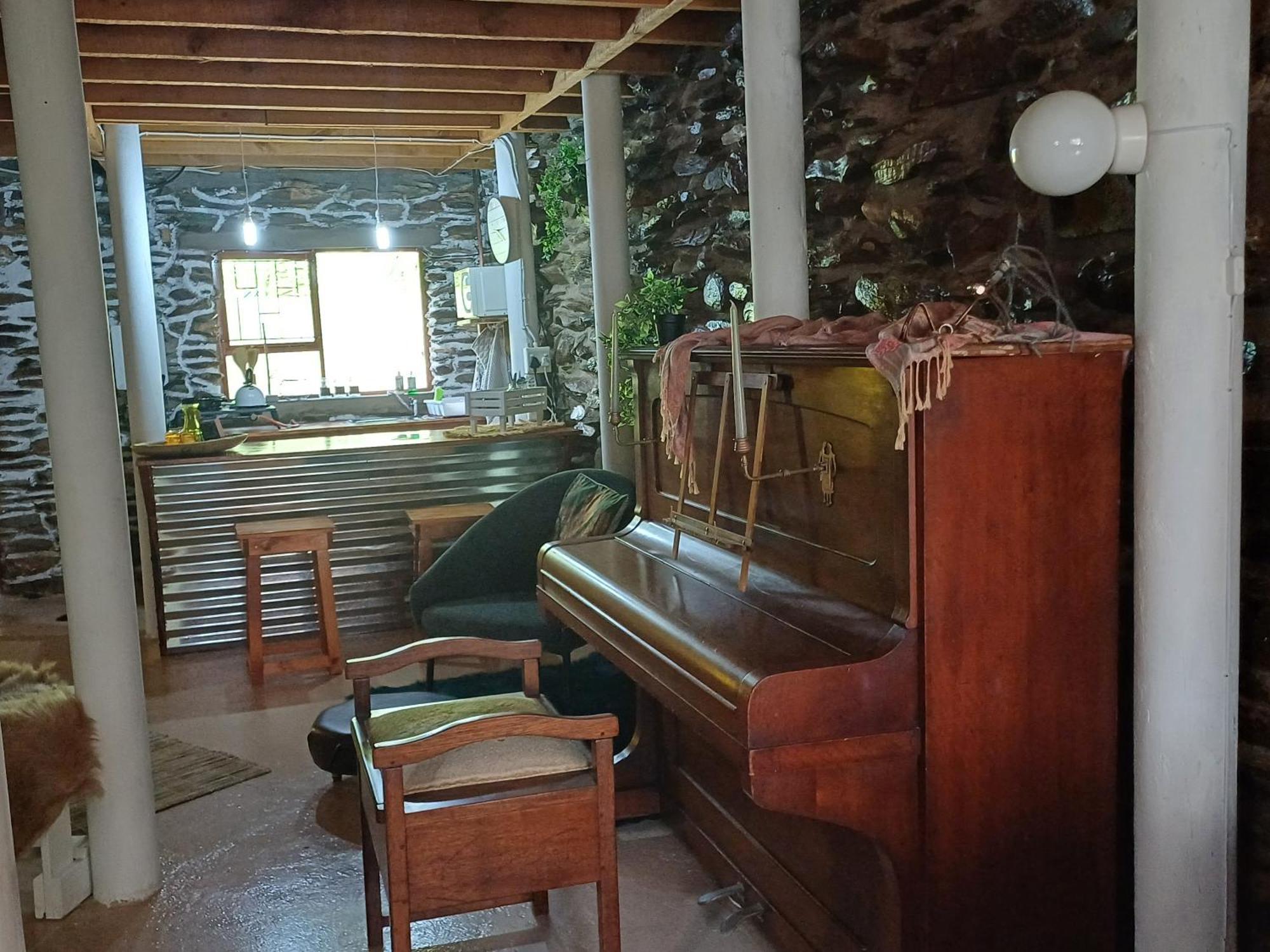 Owl'S Den 2 Apartment Oudtshoorn Exterior photo
